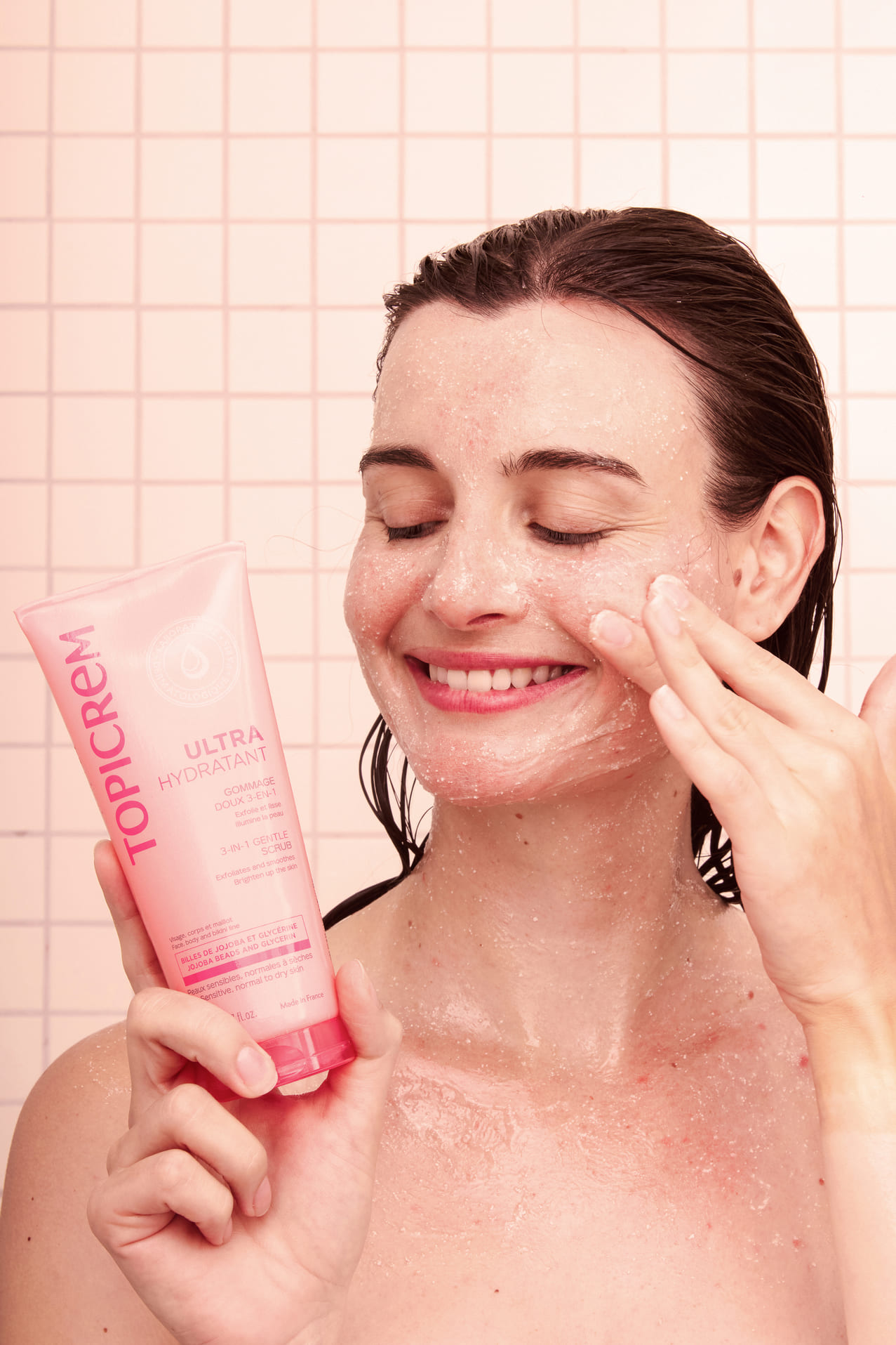 Topicrem, Ultra-Moisturizing Gentle Scrub, uultranawilżający delikatny peeling 3w1, 200 ml