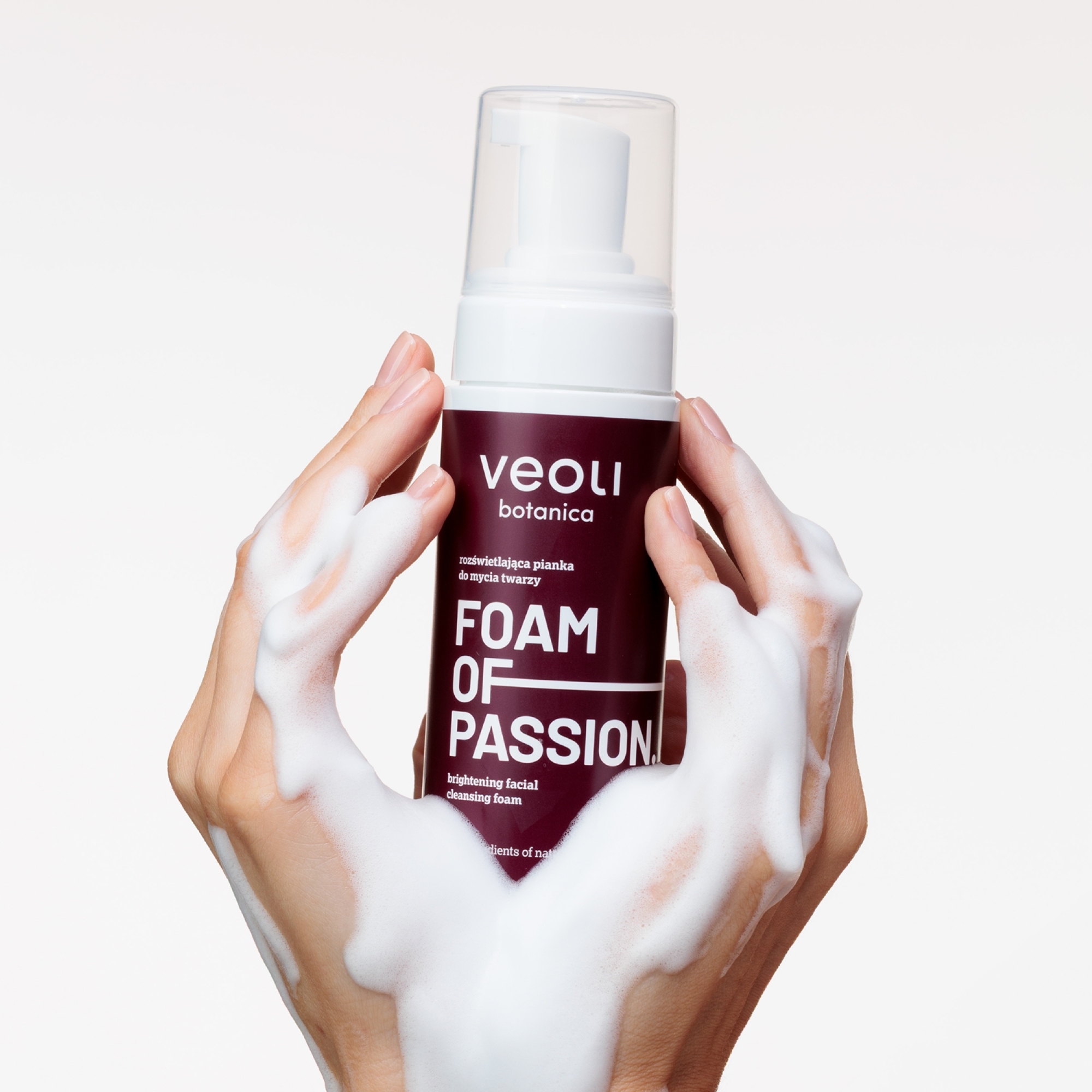 Veoli Botanica Foam Of Passion Rozświetlajca pianka do mycia twarzy, 150 ml