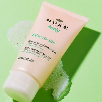 Nuxe Body Reve de The rewitalizujący peeling do ciała 150 ml