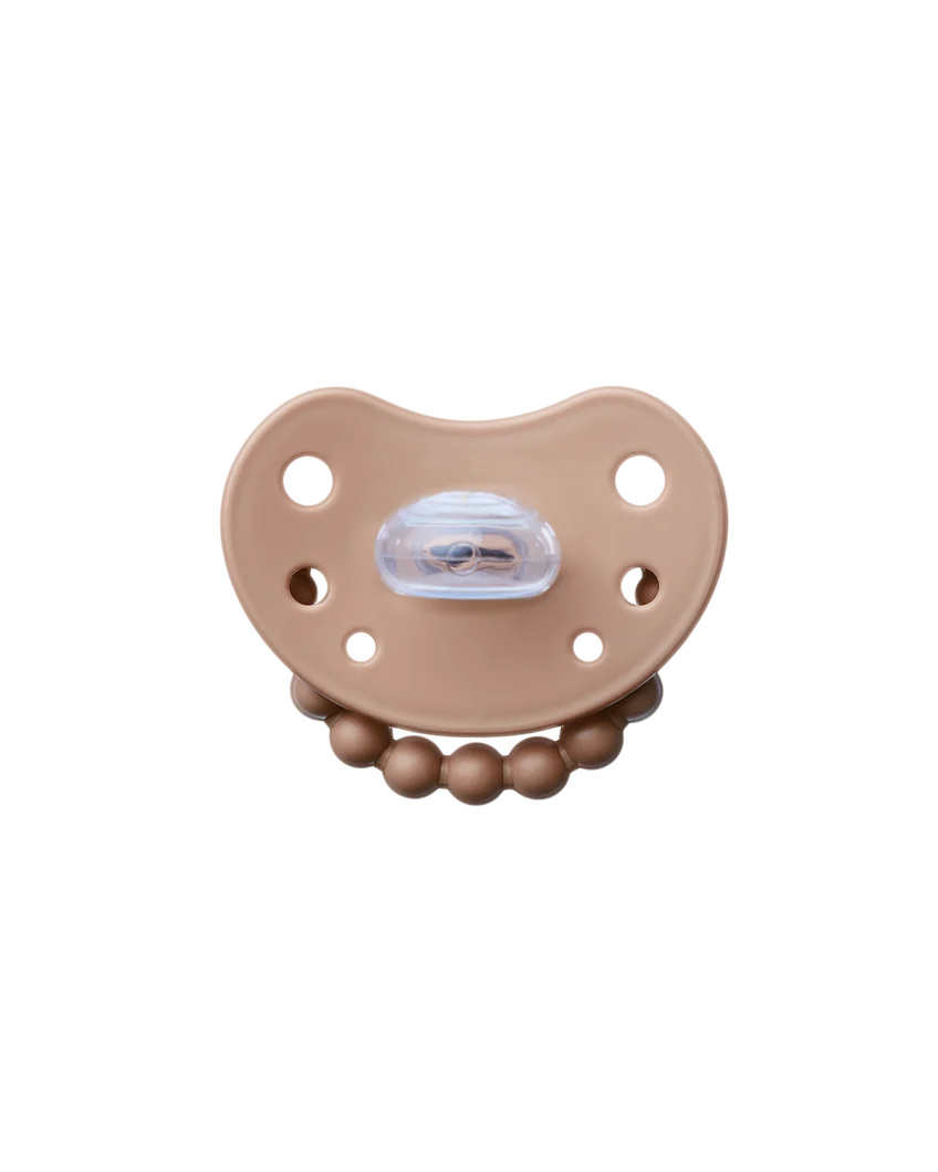 LUU Kids Smoczek pozycjonujący Milk Hazelnut 6m+, 1 sztuka